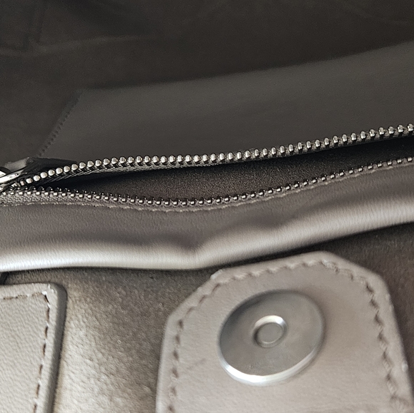 Givenchy Large   Leather Tote - Picture 3 of 11